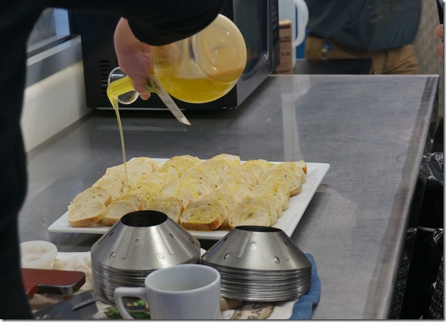 Fresh_Olive_Oil_with_Bread